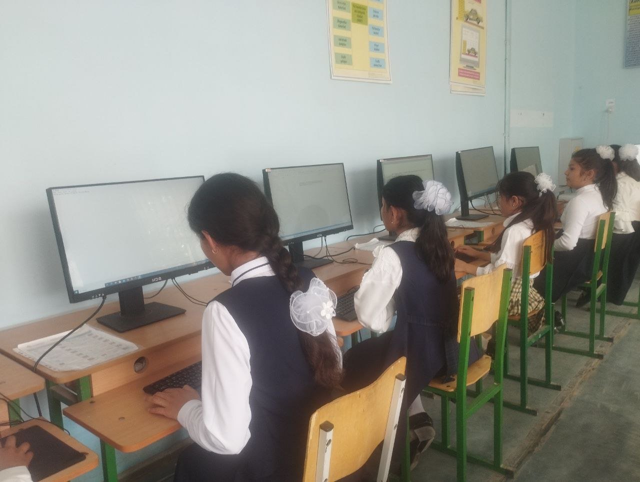 6-7-sinflarda "Yosh informatiklar" to'garak mashg'uloti jarayonidan lavhalar