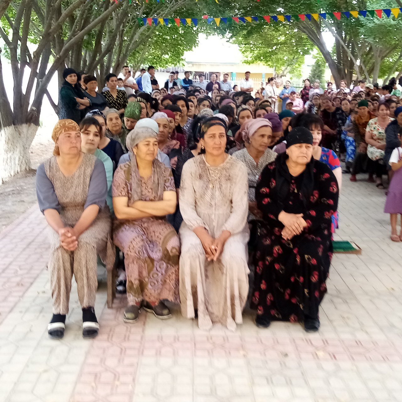 2023-2024 o'quv yili avvalida yangi o'quv yili boshlanishi munosabati bilan odob ahloq va o'quvchilarning ta'lim sifatini oshirishda ota-onalarning hamkorlik qilish to'g'risidagi yig'ilishidan lavhalar